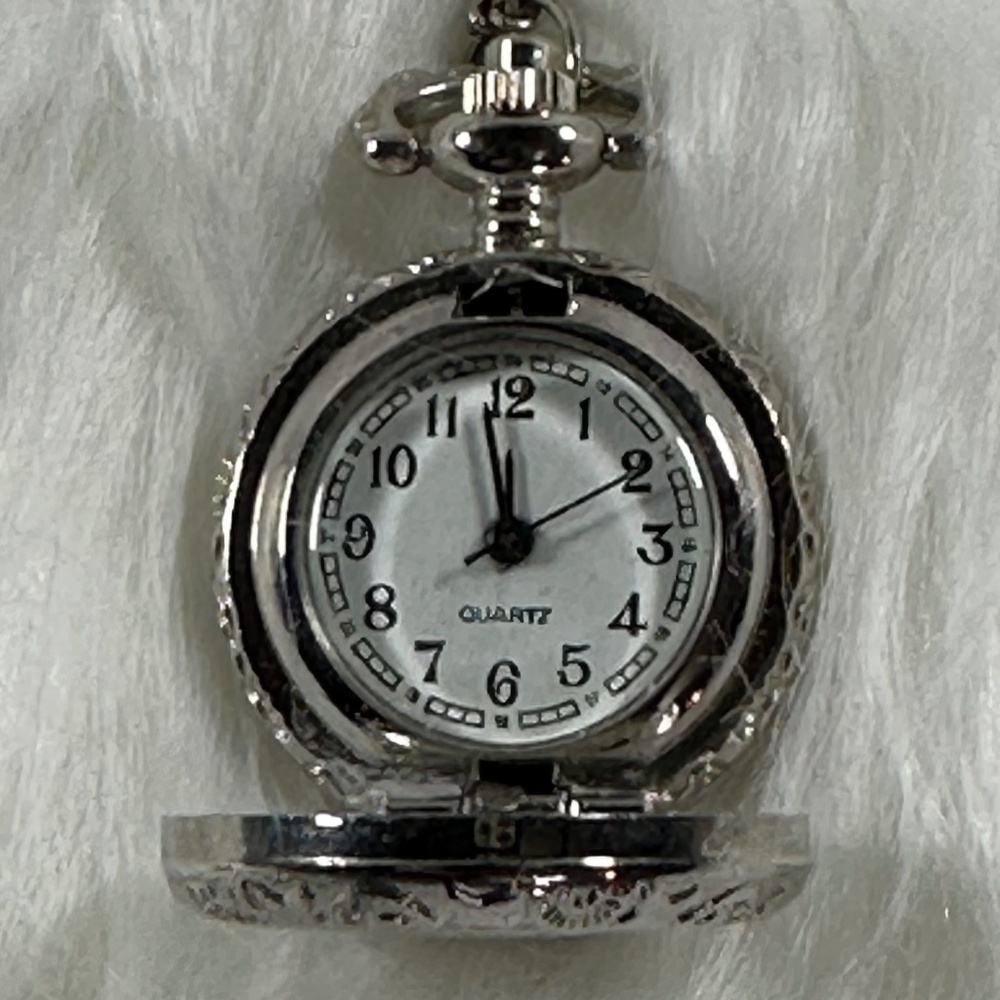 Quartz Silver-Tone Pocketwatch Pendant Necklace 16" SO PRETTY!